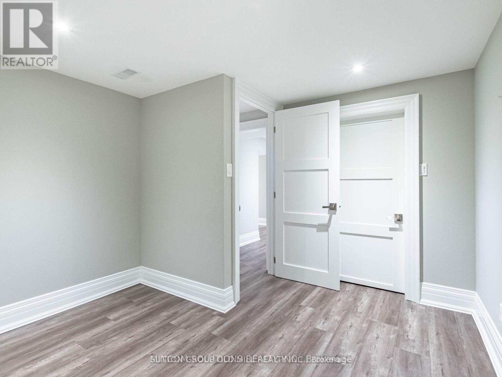 37 Suburban Drive, Mississauga, ON - Indoor Photo Showing Other Room