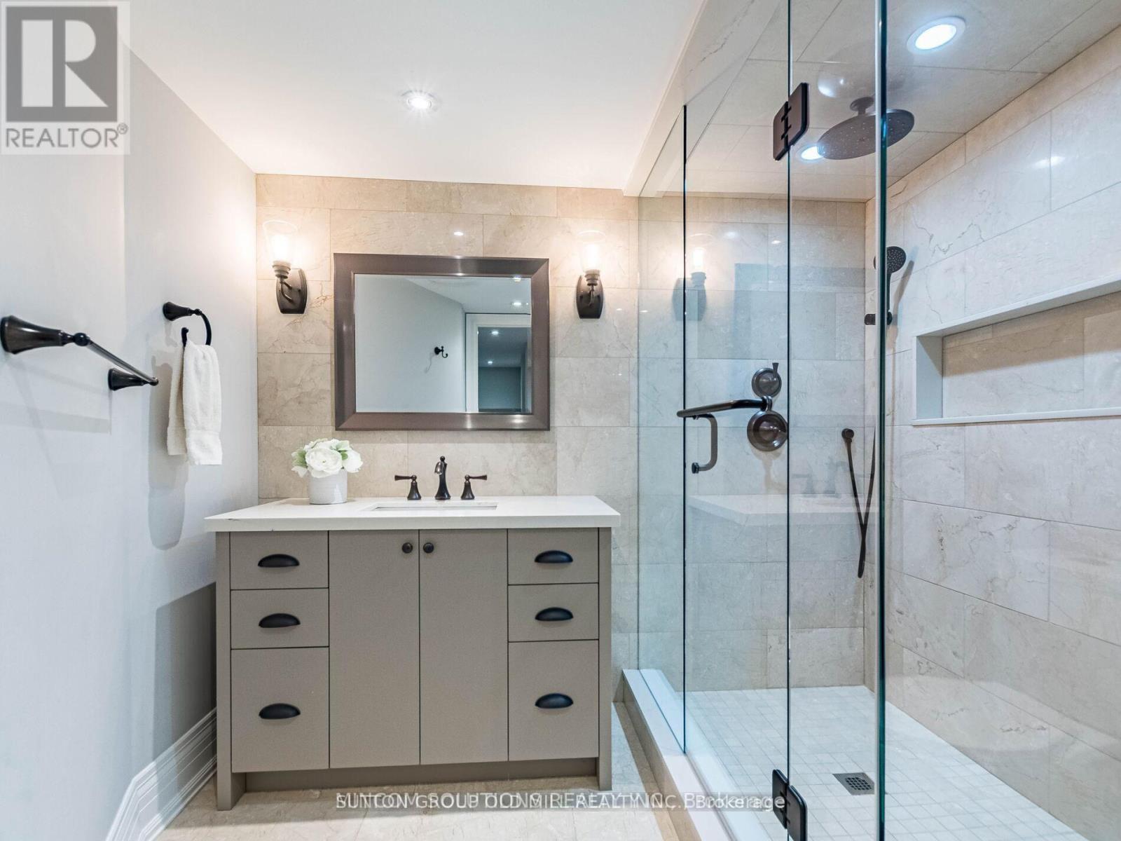 37 Suburban Drive, Mississauga, ON - Indoor Photo Showing Bathroom