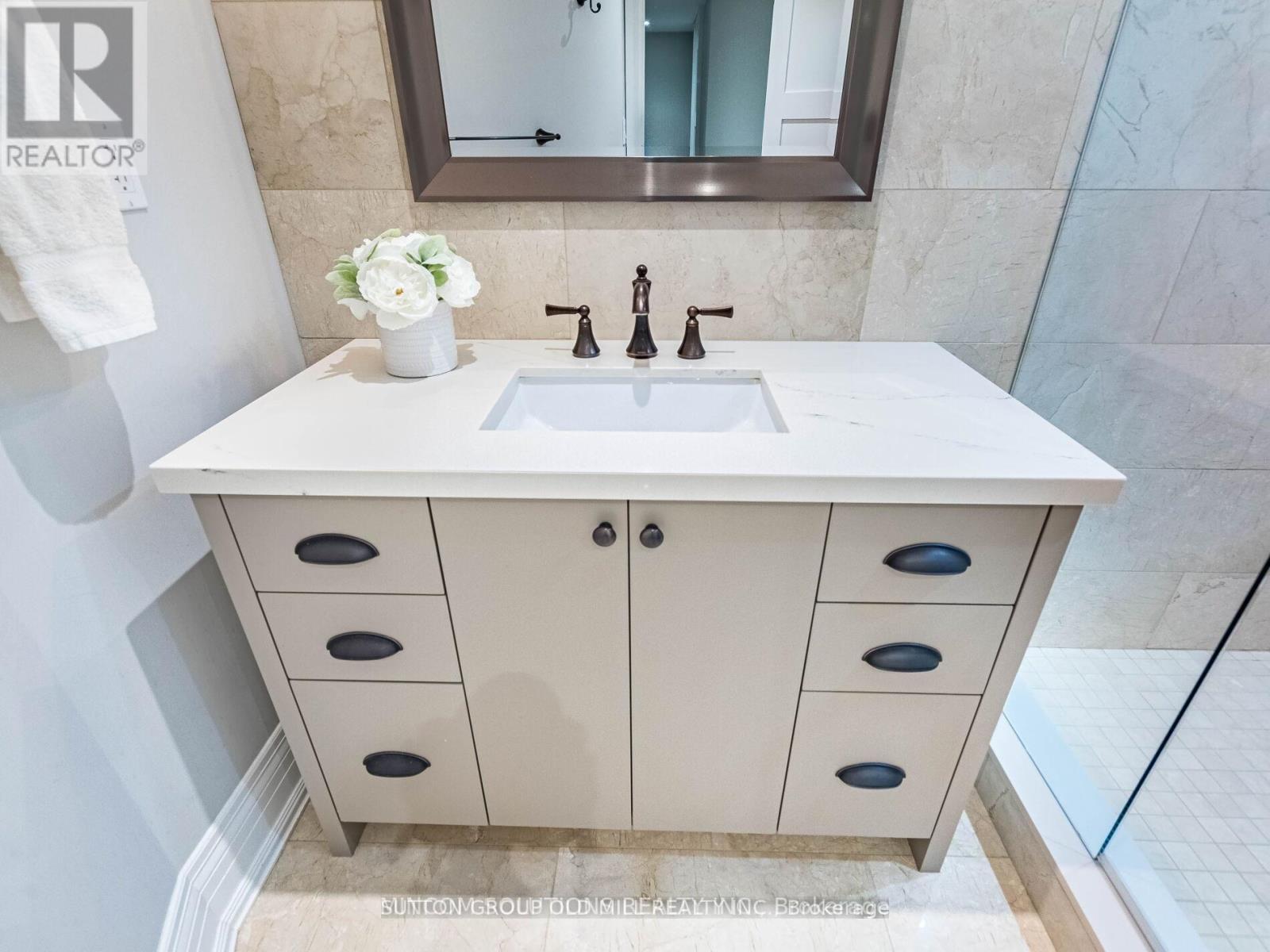 37 Suburban Drive, Mississauga, ON - Indoor Photo Showing Bathroom