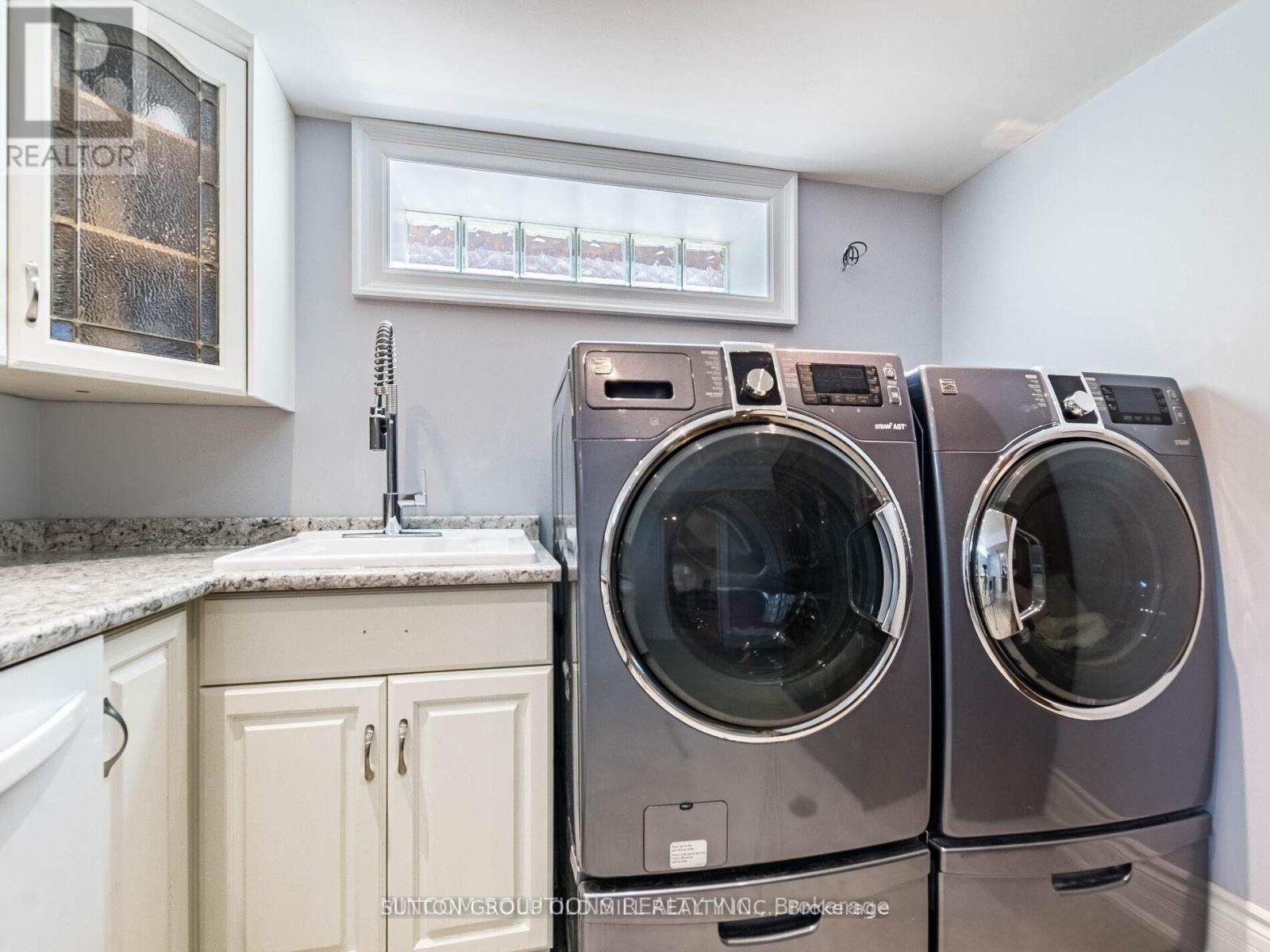 37 Suburban Drive, Mississauga, ON - Indoor Photo Showing Laundry Room