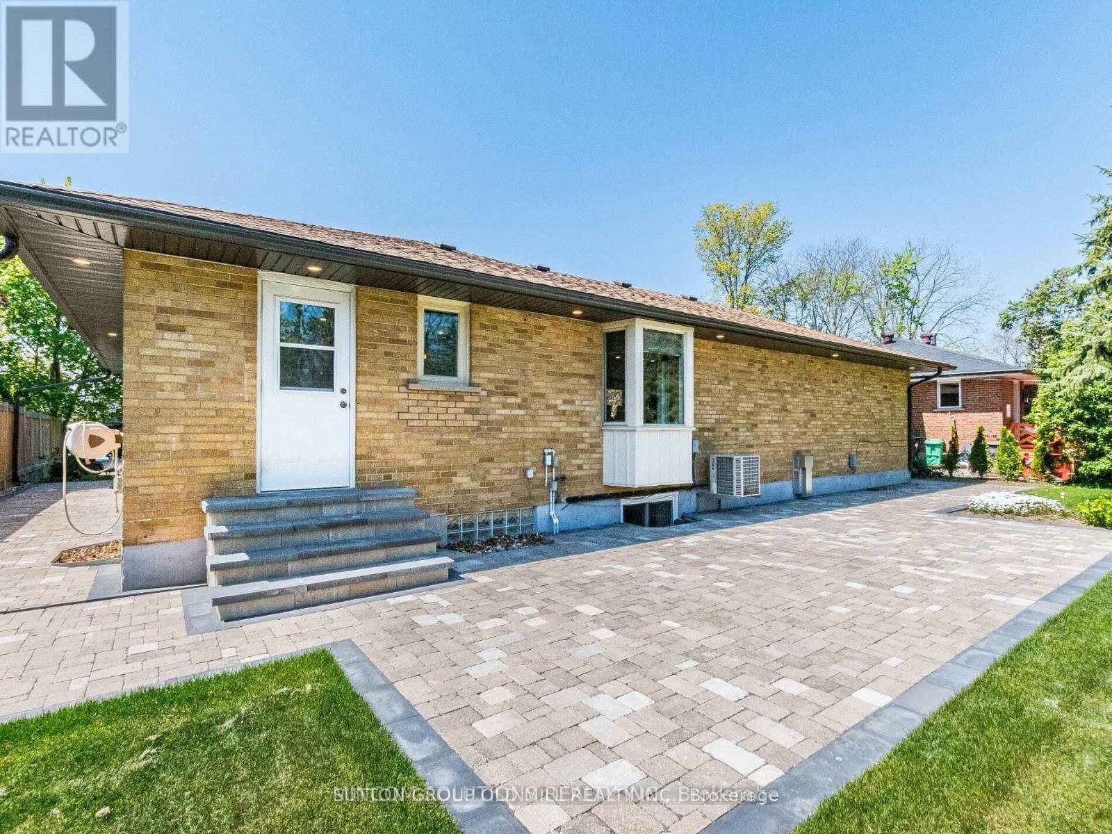 37 Suburban Drive, Mississauga, ON - Outdoor