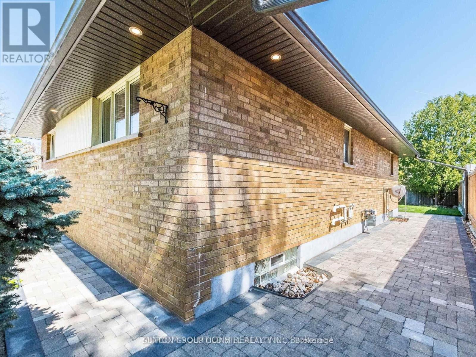 37 Suburban Drive, Mississauga, ON - Outdoor With Exterior