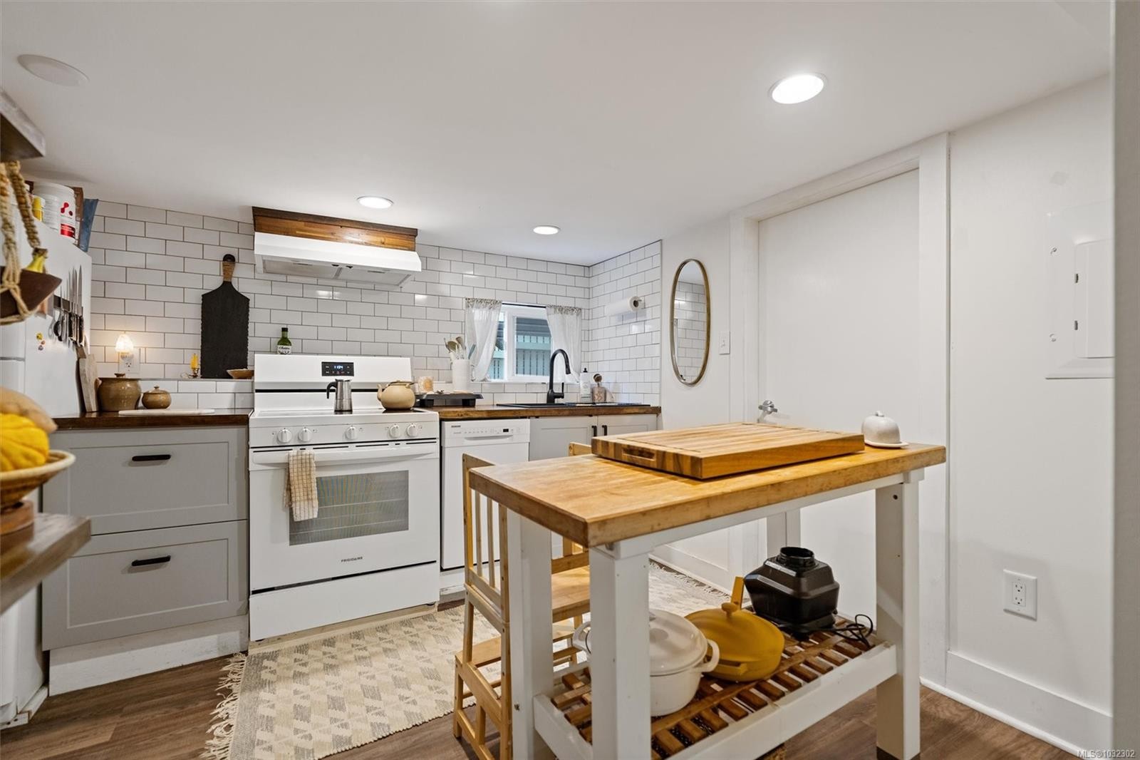 320 Moss St, Victoria, BC