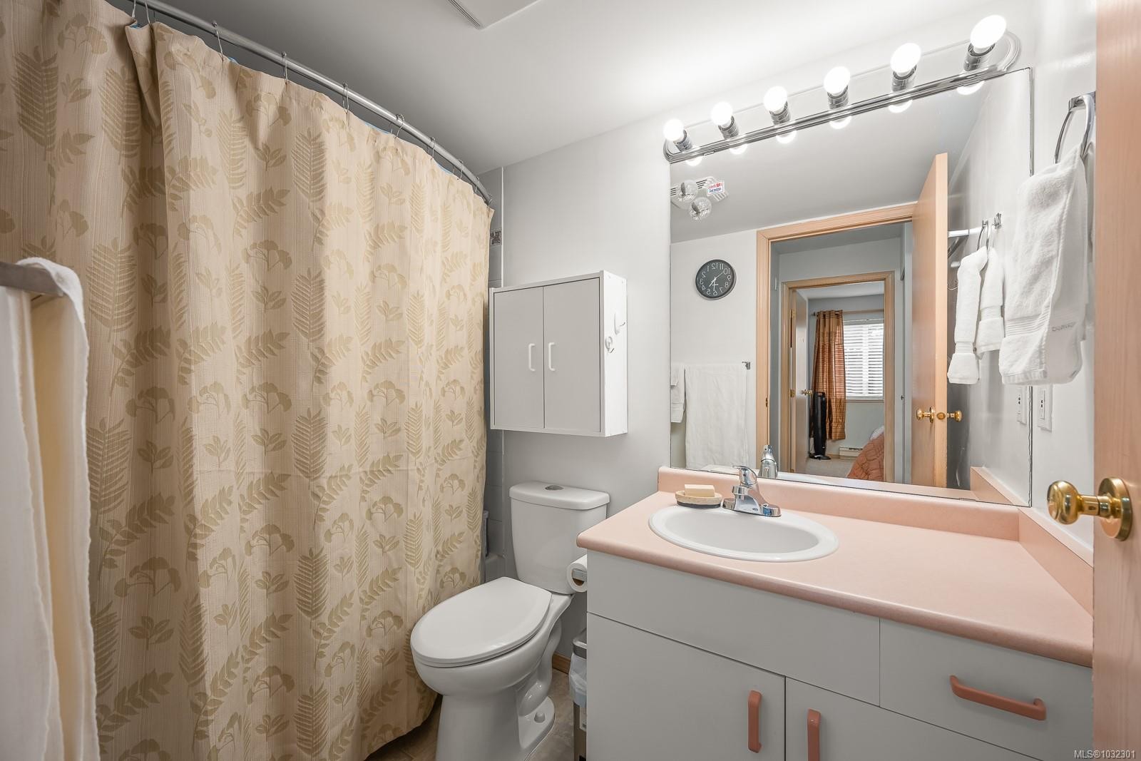 208A-698 Aspen Rd, Comox, BC - Indoor Photo Showing Bathroom