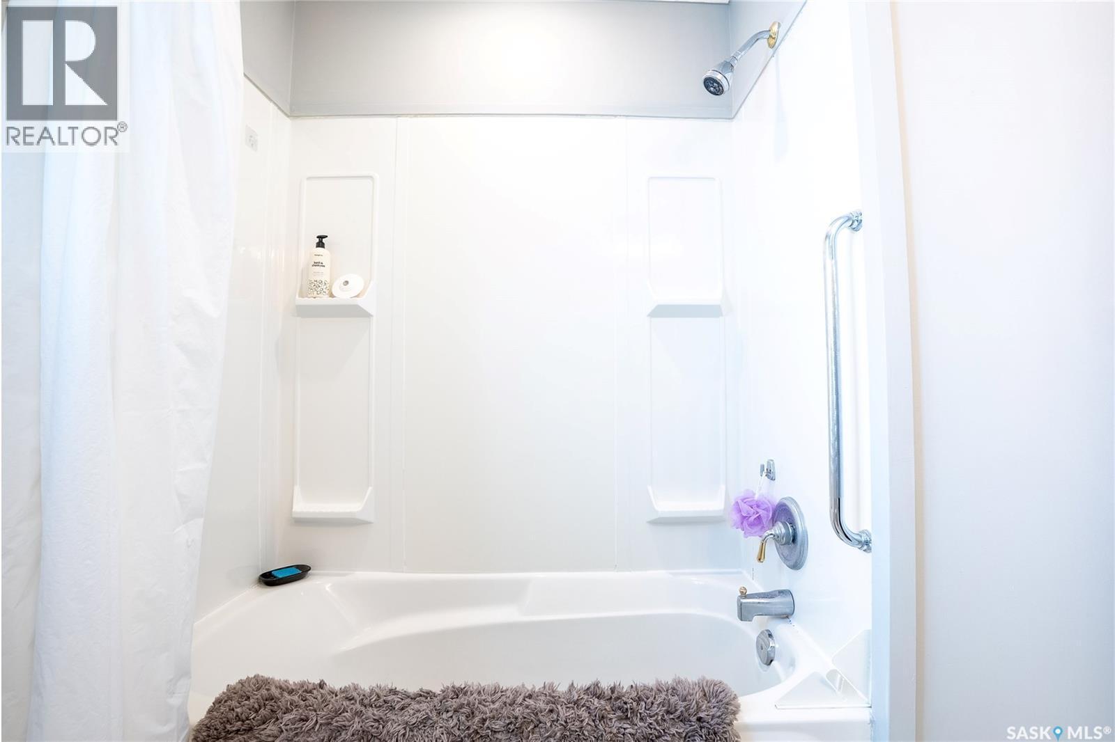 104 2Nd Avenue, Rosthern, SK - Indoor Photo Showing Bathroom