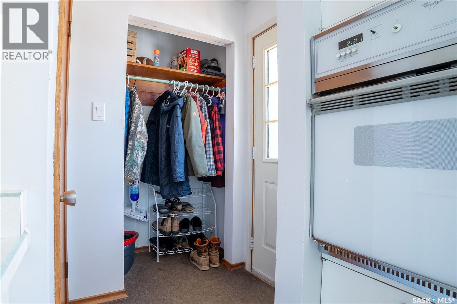 104 2Nd Avenue, Rosthern, SK - Indoor