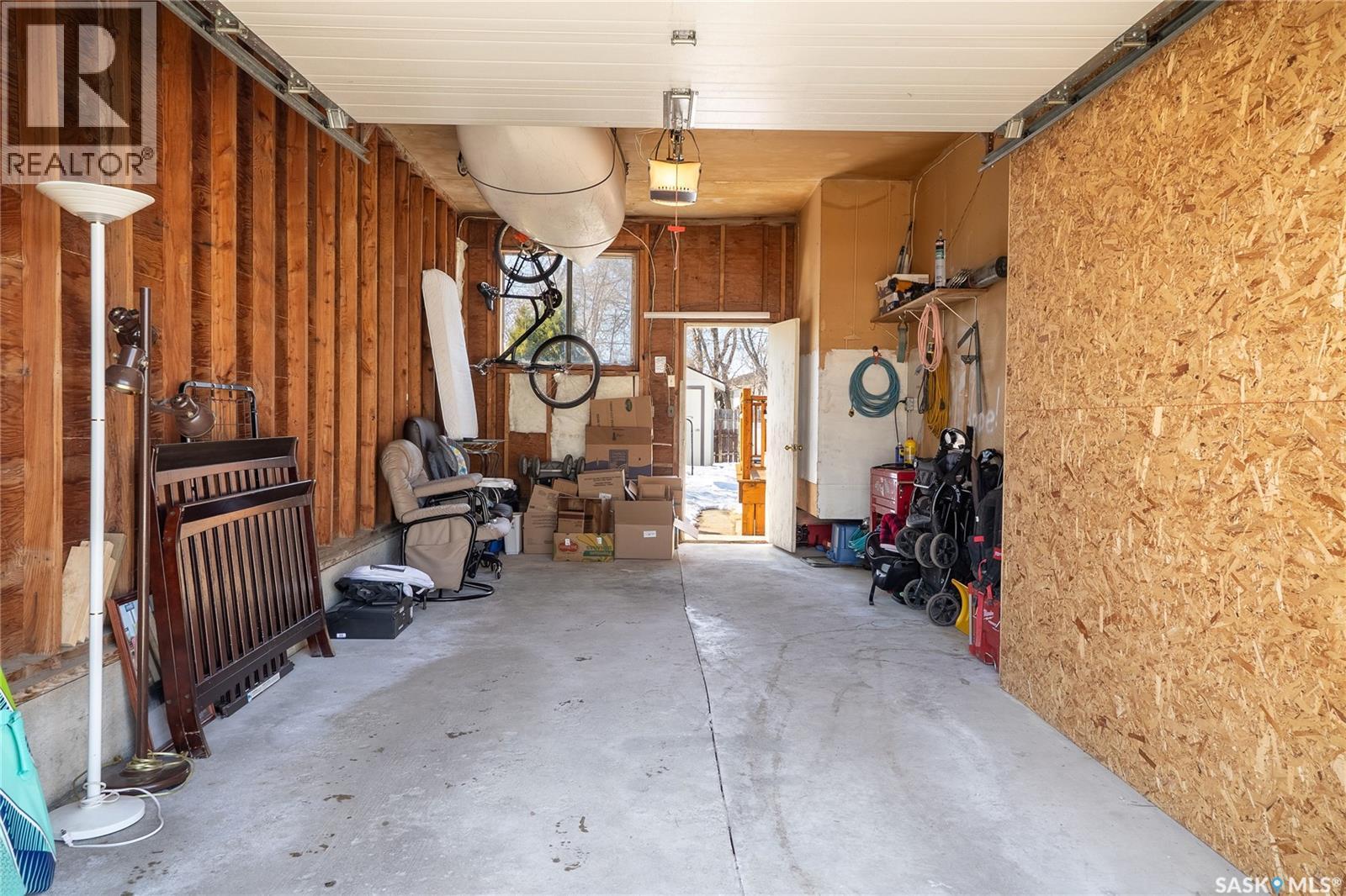 104 2Nd Avenue, Rosthern, SK - Indoor Photo Showing Garage