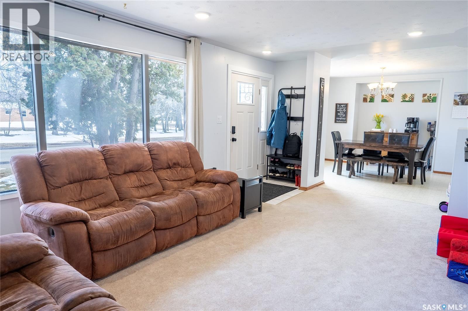104 2Nd Avenue, Rosthern, SK - Indoor Photo Showing Living Room