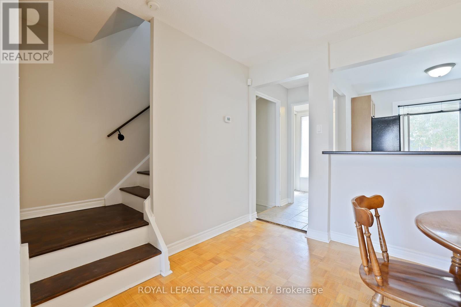 2942 Fairlea Crescent, Ottawa, ON - Indoor