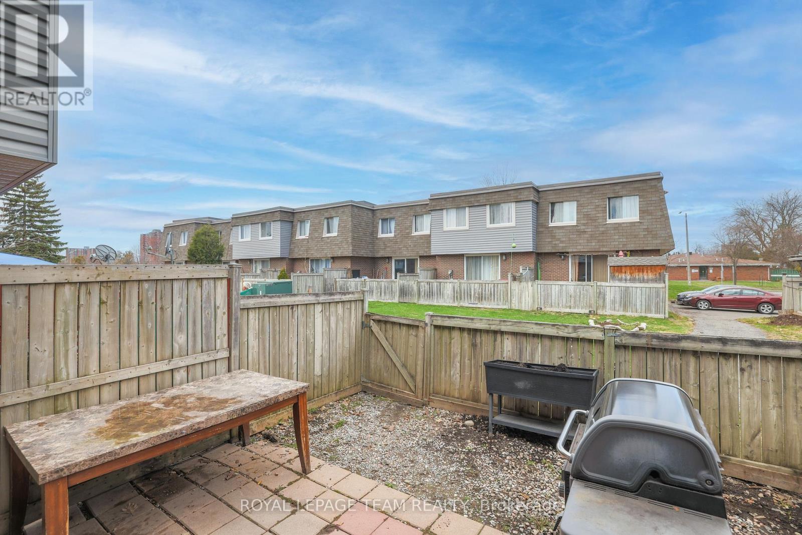 Backyard backing onto greenspace - 2942 Fairlea Crescent, Ottawa, ON - Outdoor With Deck Patio Veranda