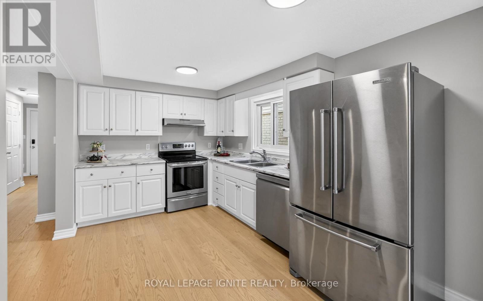 30 Bridlewreath Street, Kitchener, ON - Indoor Photo Showing Kitchen With Double Sink