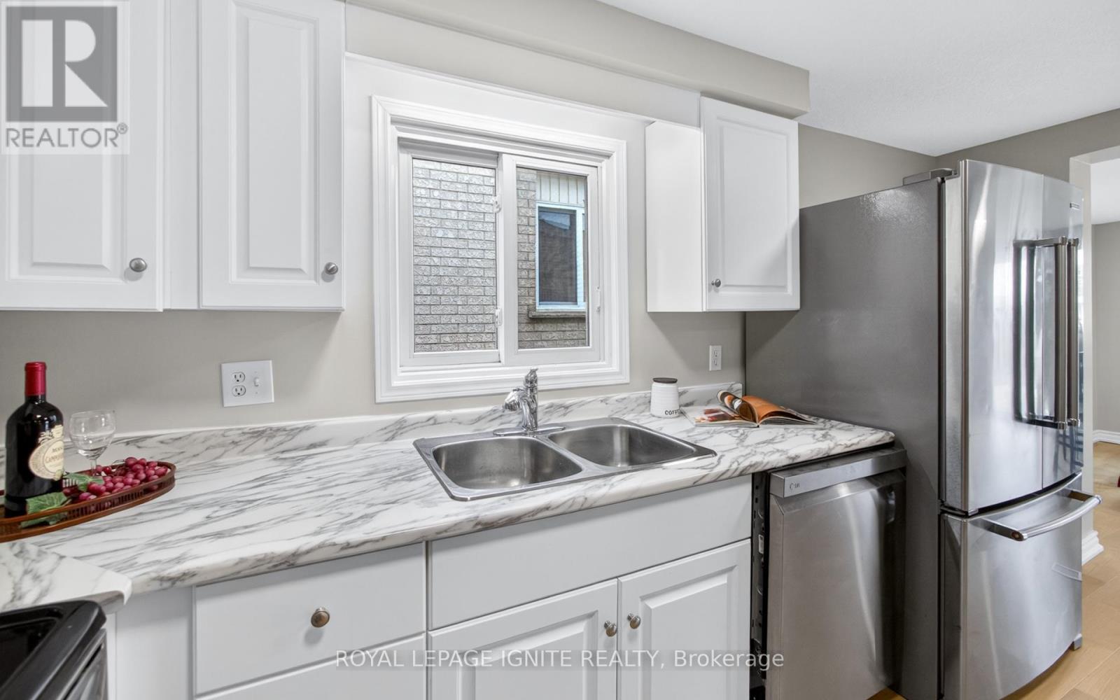30 Bridlewreath Street, Kitchener, ON - Indoor Photo Showing Kitchen With Double Sink