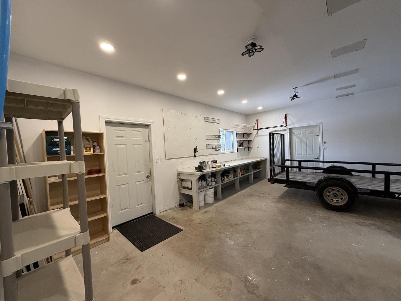 29 Oleksuk Road, Neebing, ON - Indoor Photo Showing Garage