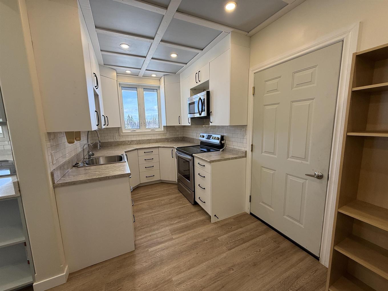 29 Oleksuk Road, Neebing, ON - Indoor Photo Showing Kitchen