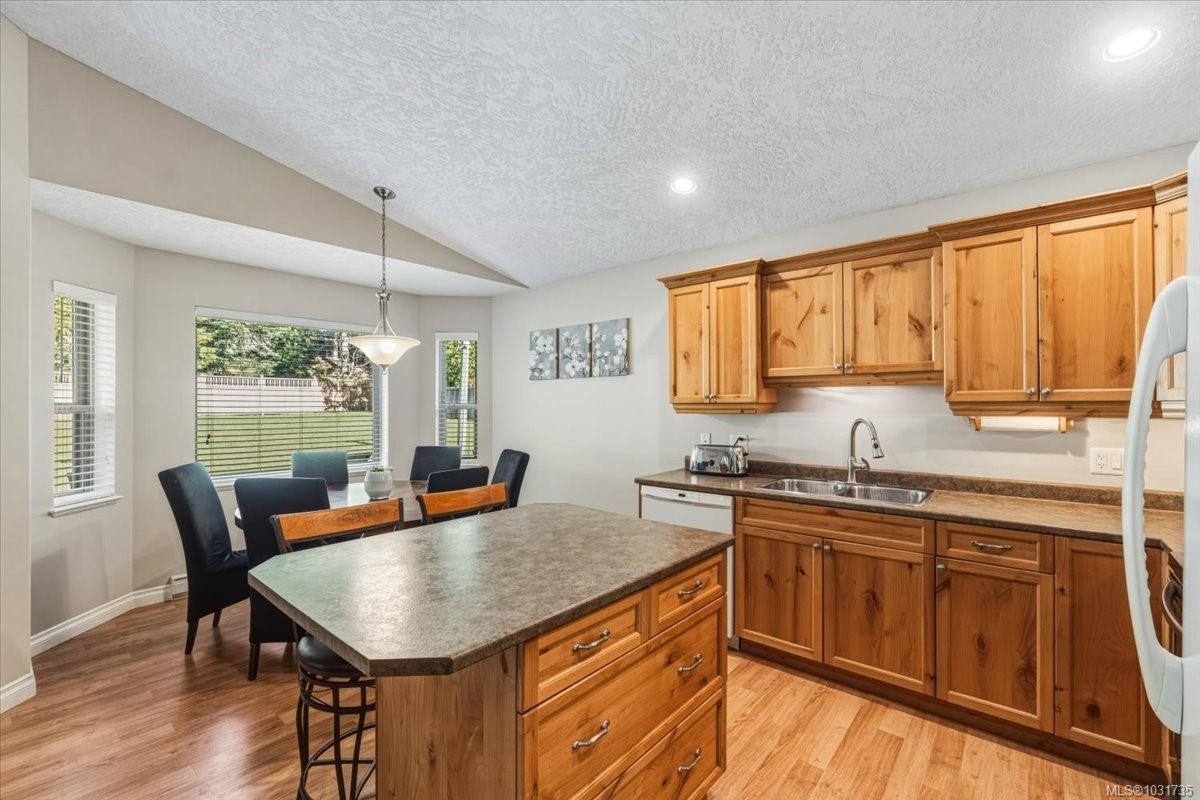 1765 Cameron Cres, Qualicum Beach, BC