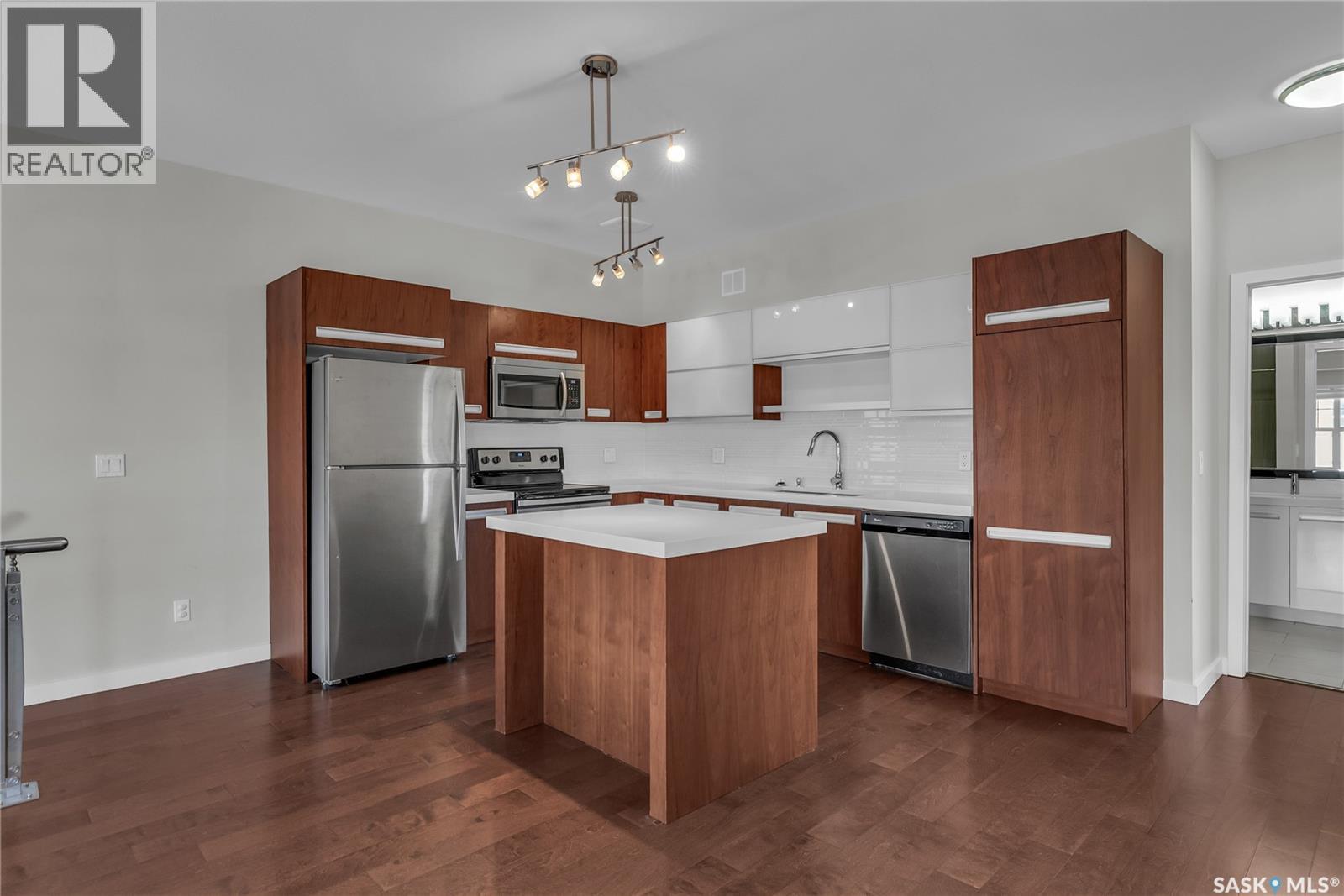304 2315 Mcclocklin Road, Saskatoon, SK - Indoor Photo Showing Kitchen