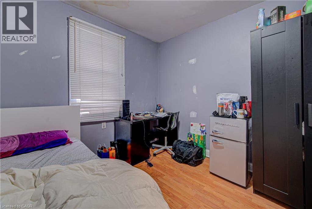 18 Norfolk Street N, Hamilton, ON - Indoor Photo Showing Bedroom