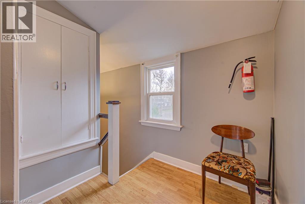 18 Norfolk Street N, Hamilton, ON - Indoor Photo Showing Other Room