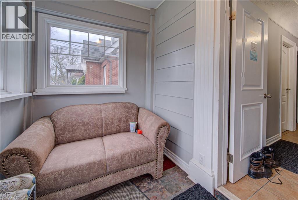 18 Norfolk Street N, Hamilton, ON - Indoor