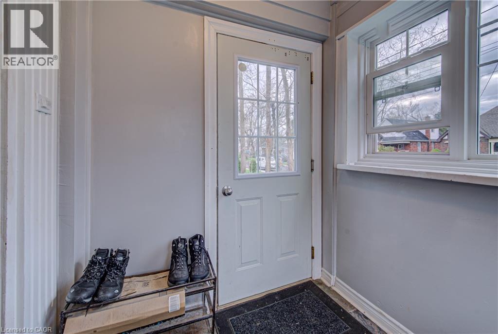 18 Norfolk Street N, Hamilton, ON - Indoor Photo Showing Other Room