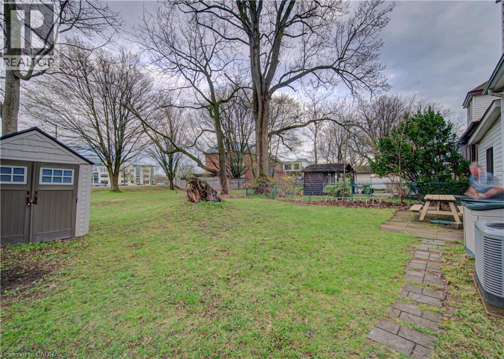 18 Norfolk Street N, Hamilton, ON - Outdoor