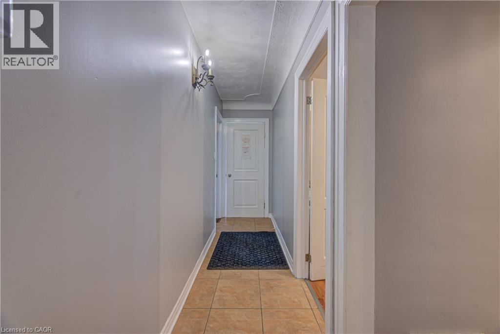 18 Norfolk Street N, Hamilton, ON - Indoor Photo Showing Other Room