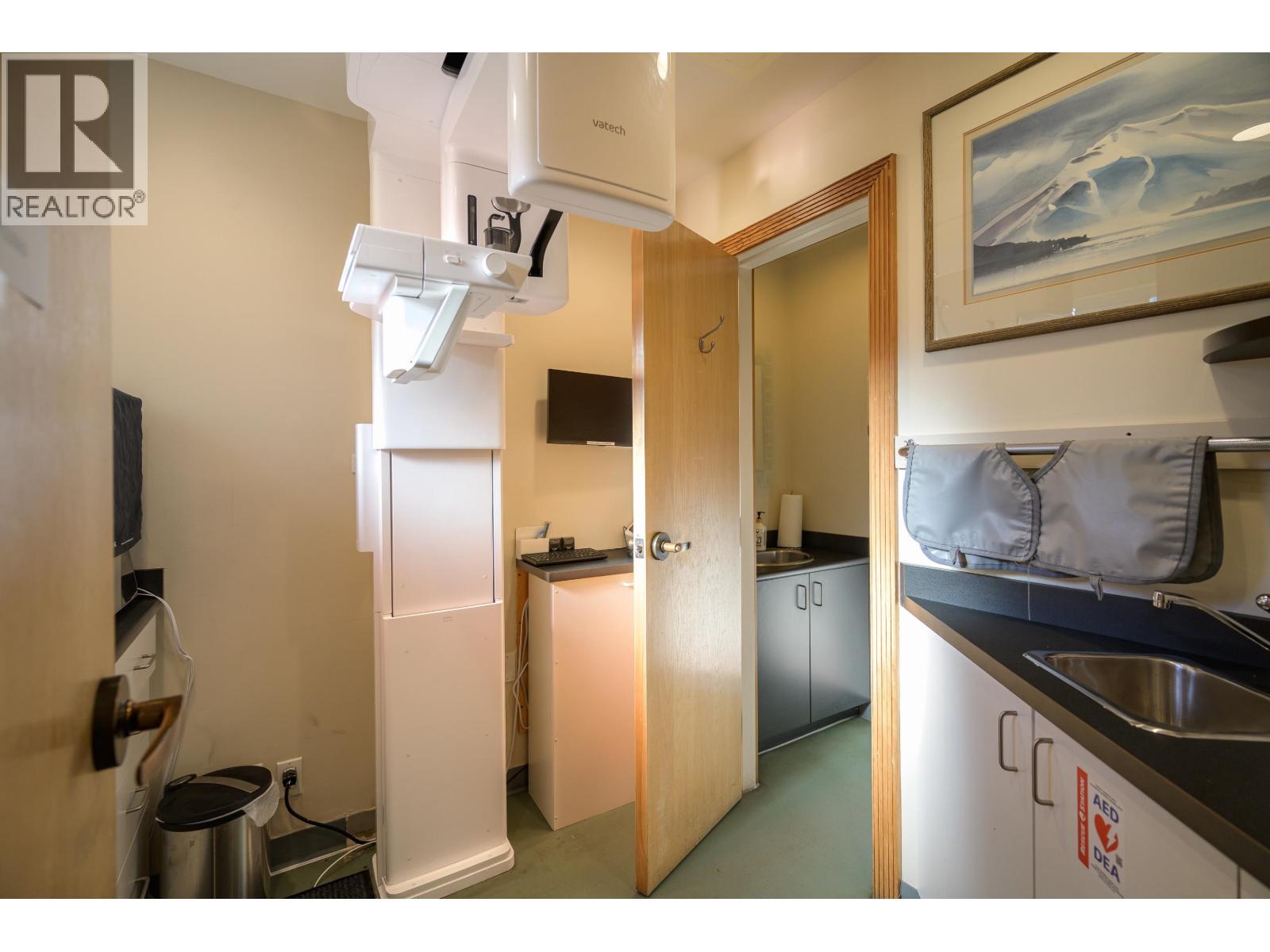3335 Dunbar Street, Vancouver, BC