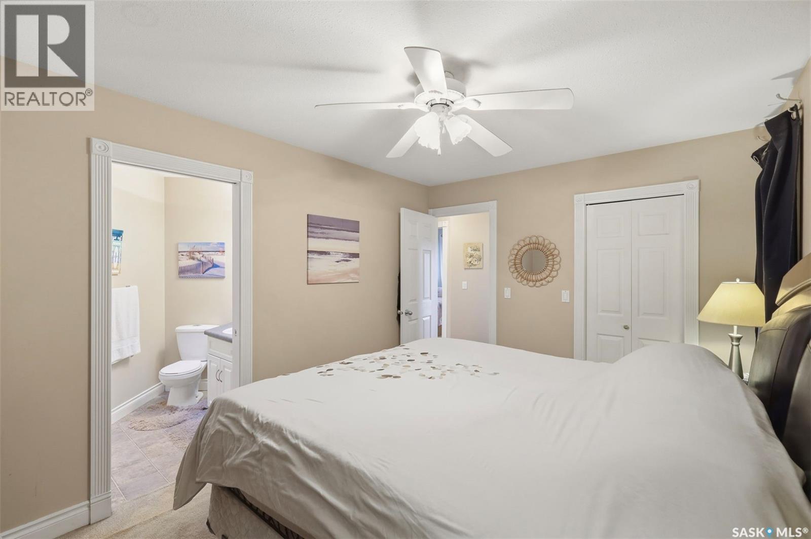 402 Overholt Crescent, Saskatoon, SK - Indoor Photo Showing Bedroom