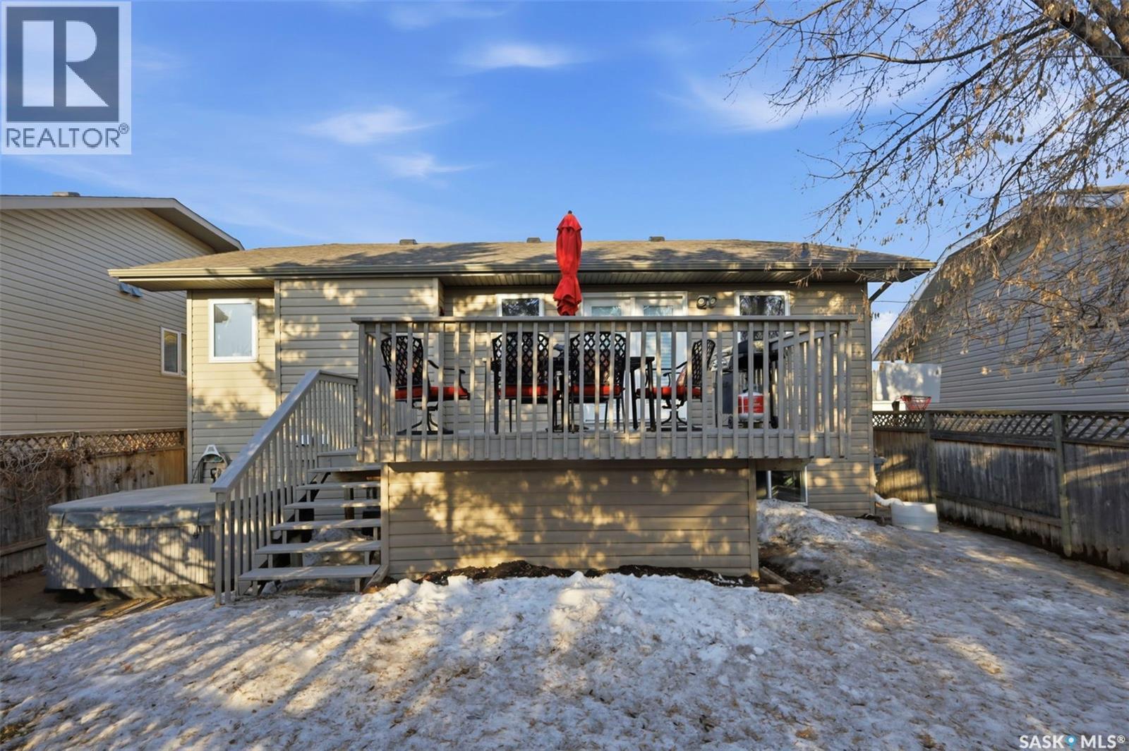 402 Overholt Crescent, Saskatoon, SK - Outdoor With Deck Patio Veranda