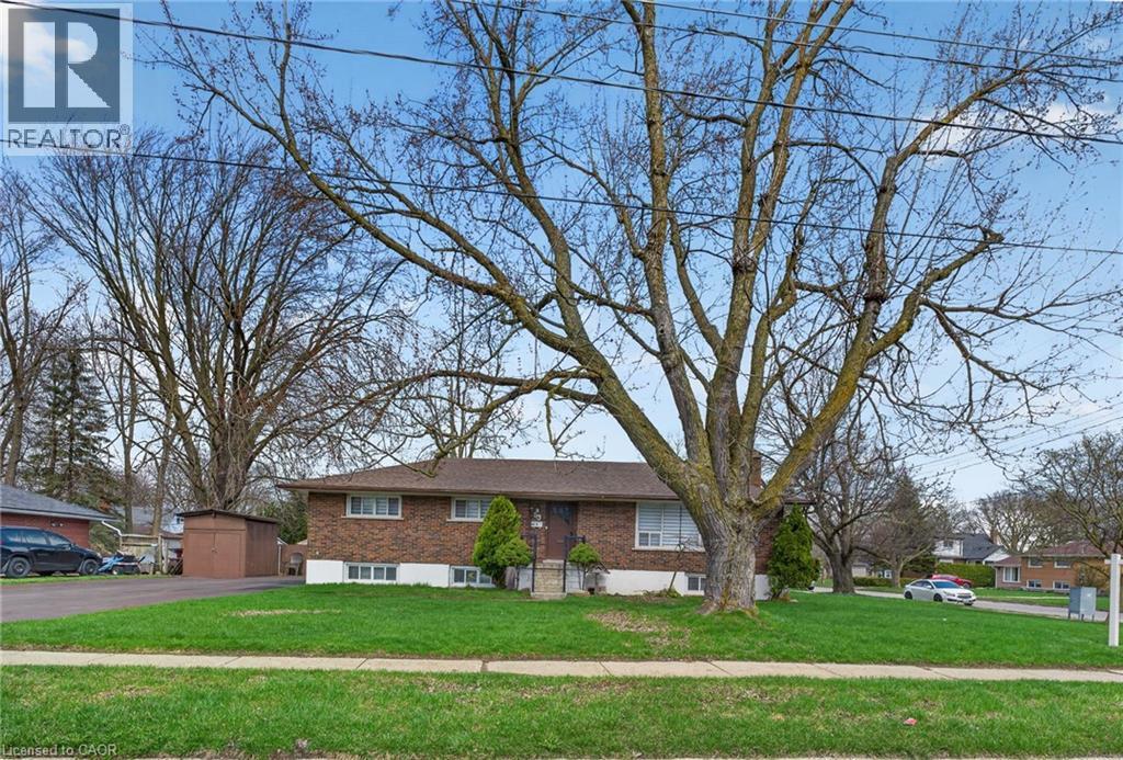 Brick-front exterior with a brown shingle roof - 53 Nicklin Crescent, Guelph, ON - Outdoor