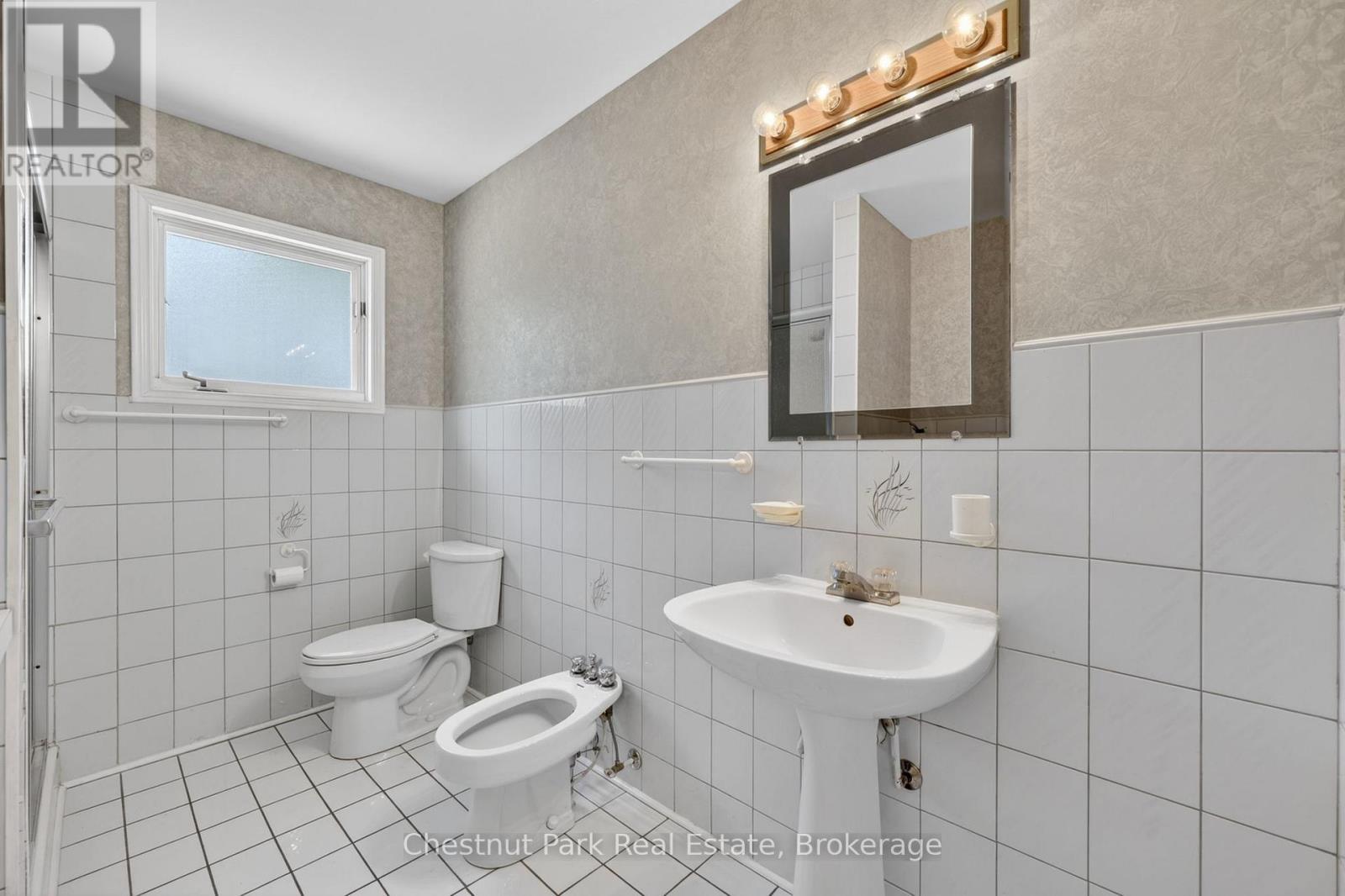 50 Vincent Circle, Tiny (Wyevale), ON - Indoor Photo Showing Bathroom