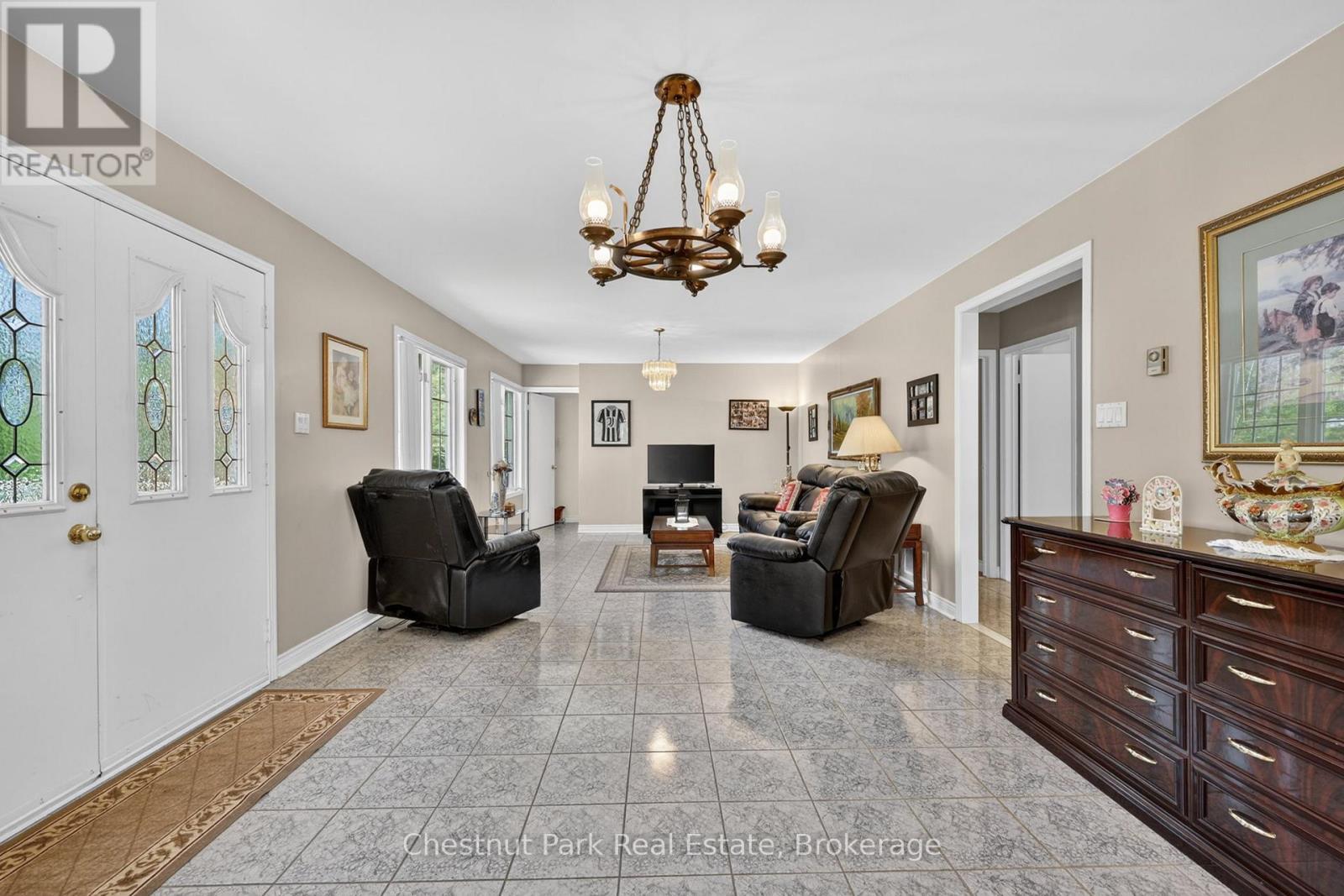 50 Vincent Circle, Tiny (Wyevale), ON - Indoor