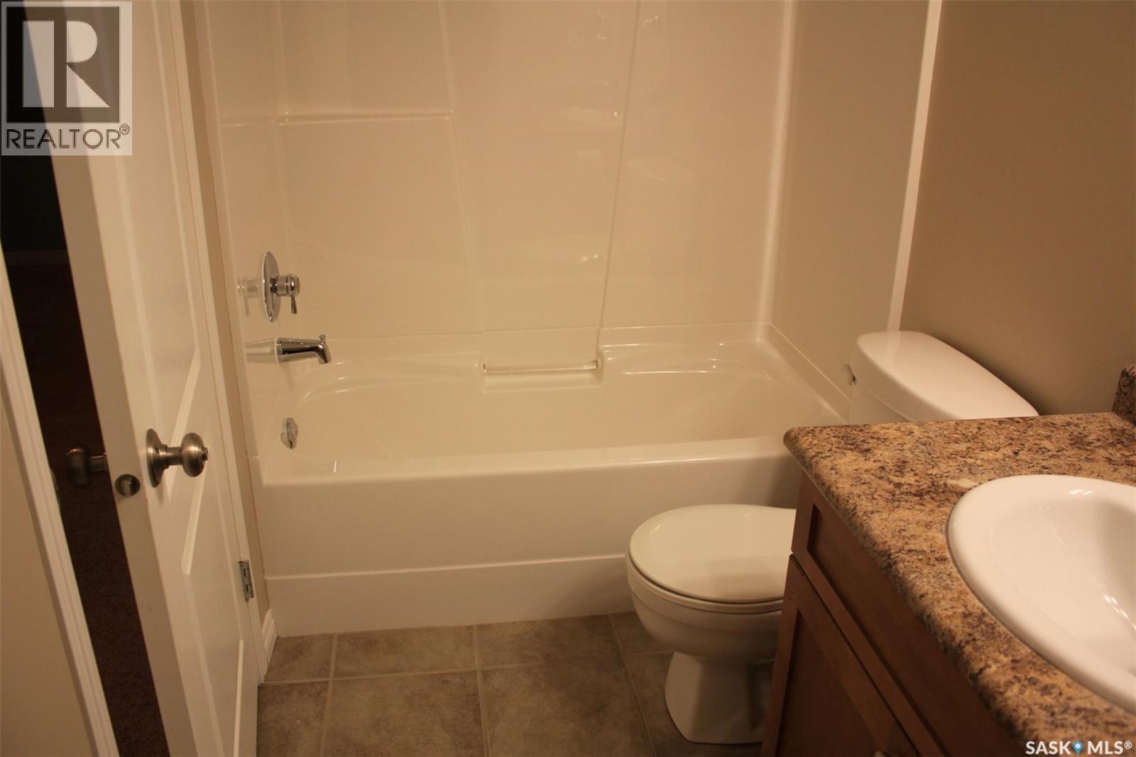 218 802 Heritage Crescent, Saskatoon, SK - Indoor Photo Showing Bathroom