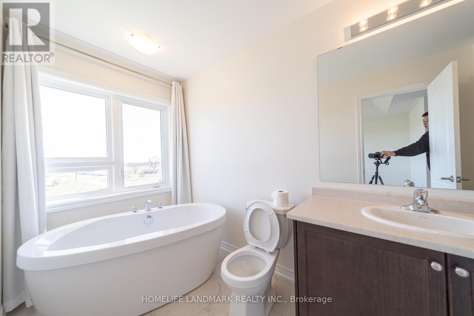 1195 Rexton Drive, Oshawa, ON