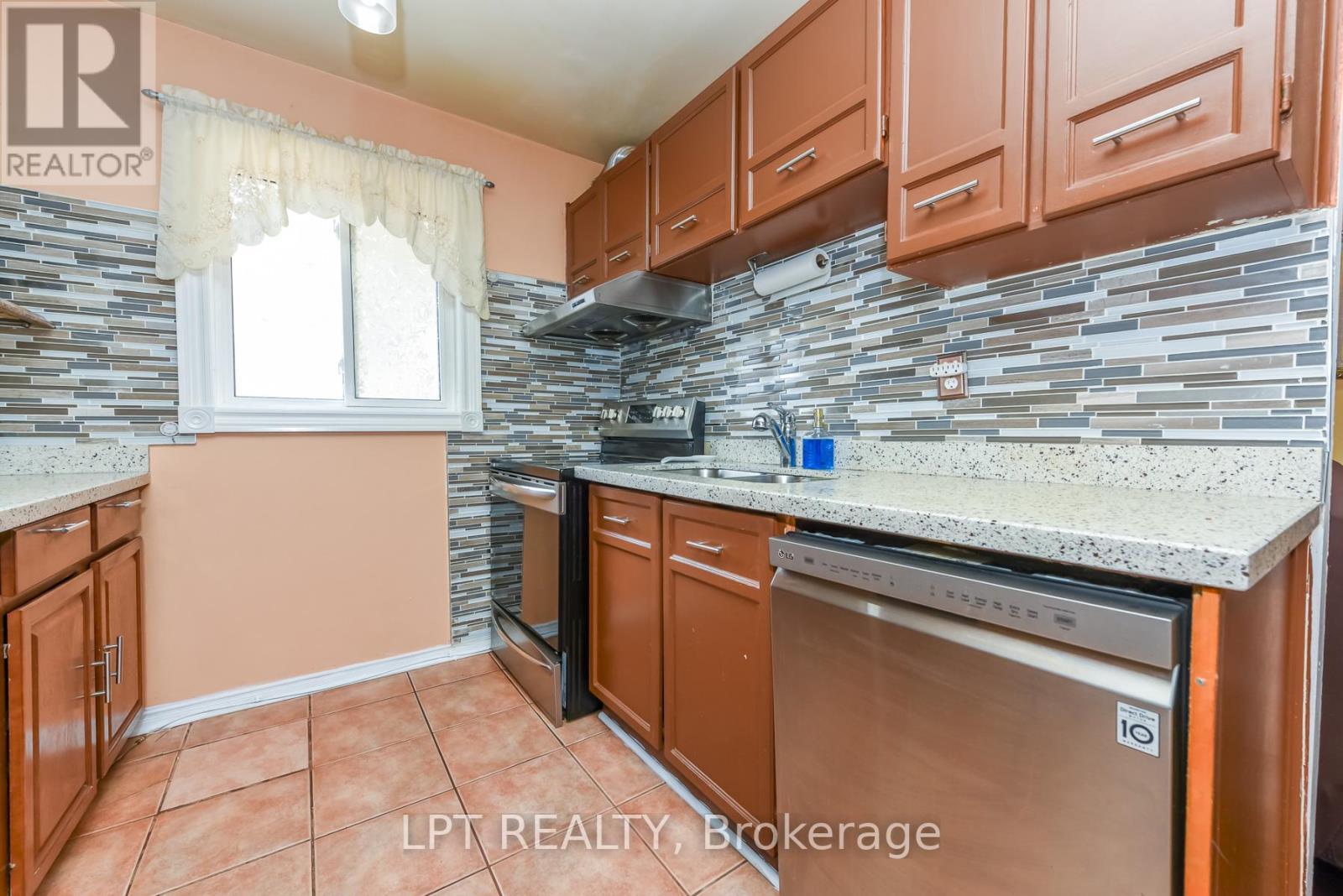67 Kay Drive, Toronto, ON - Indoor Photo Showing Kitchen