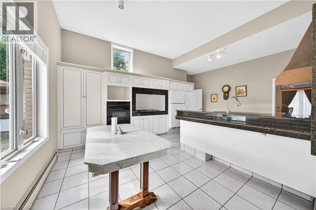 213 Stone Church Road W, Hamilton, ON - Indoor