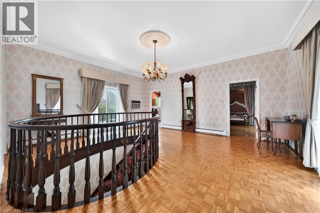 213 Stone Church Road W, Hamilton, ON - Indoor Photo Showing Other Room