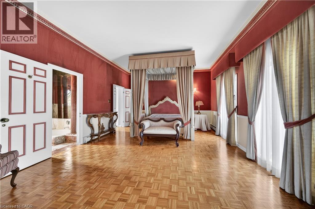 213 Stone Church Road W, Hamilton, ON - Indoor Photo Showing Other Room