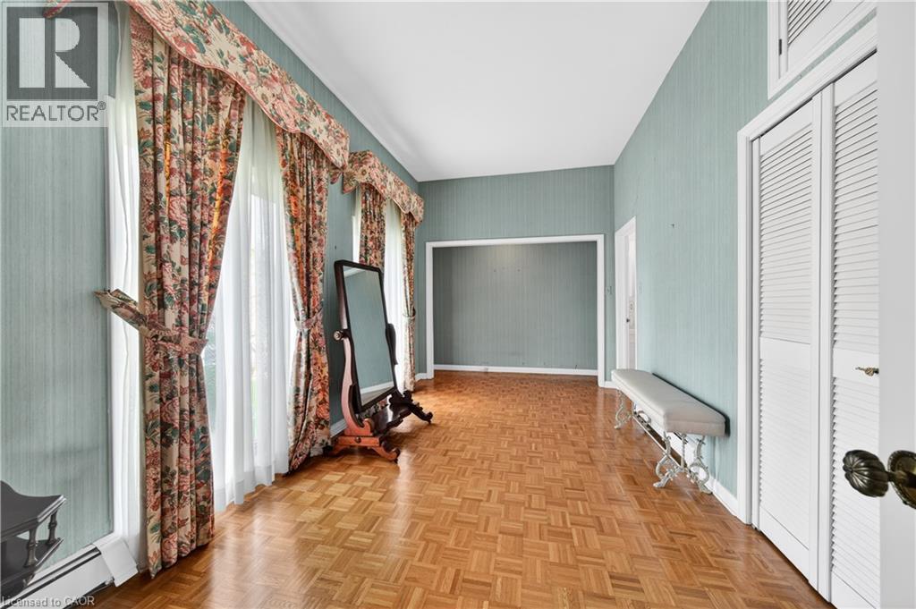 213 Stone Church Road W, Hamilton, ON - Indoor Photo Showing Other Room