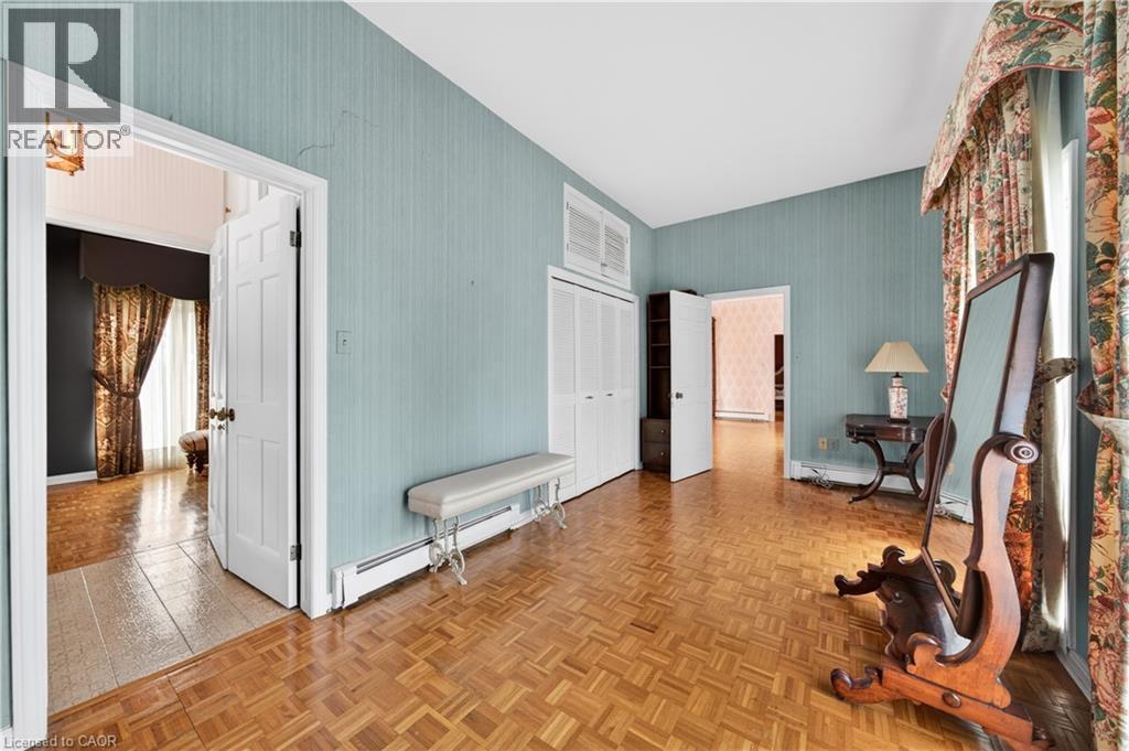 213 Stone Church Road W, Hamilton, ON - Indoor Photo Showing Other Room