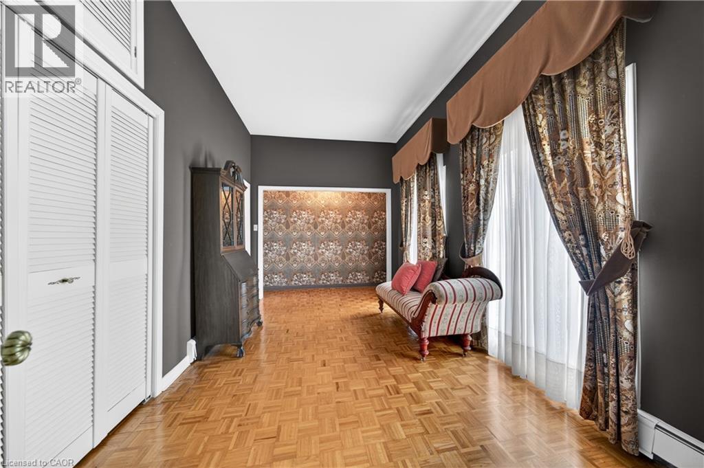 213 Stone Church Road W, Hamilton, ON - Indoor Photo Showing Other Room