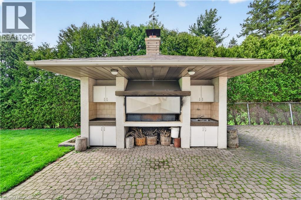 213 Stone Church Road W, Hamilton, ON - Outdoor