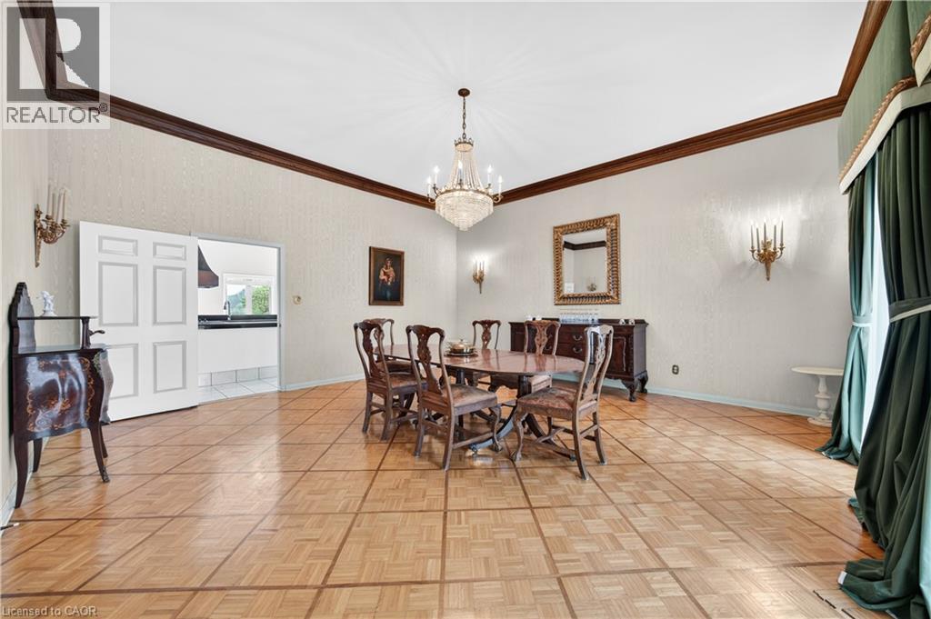 213 Stone Church Road W, Hamilton, ON - Indoor Photo Showing Dining Room