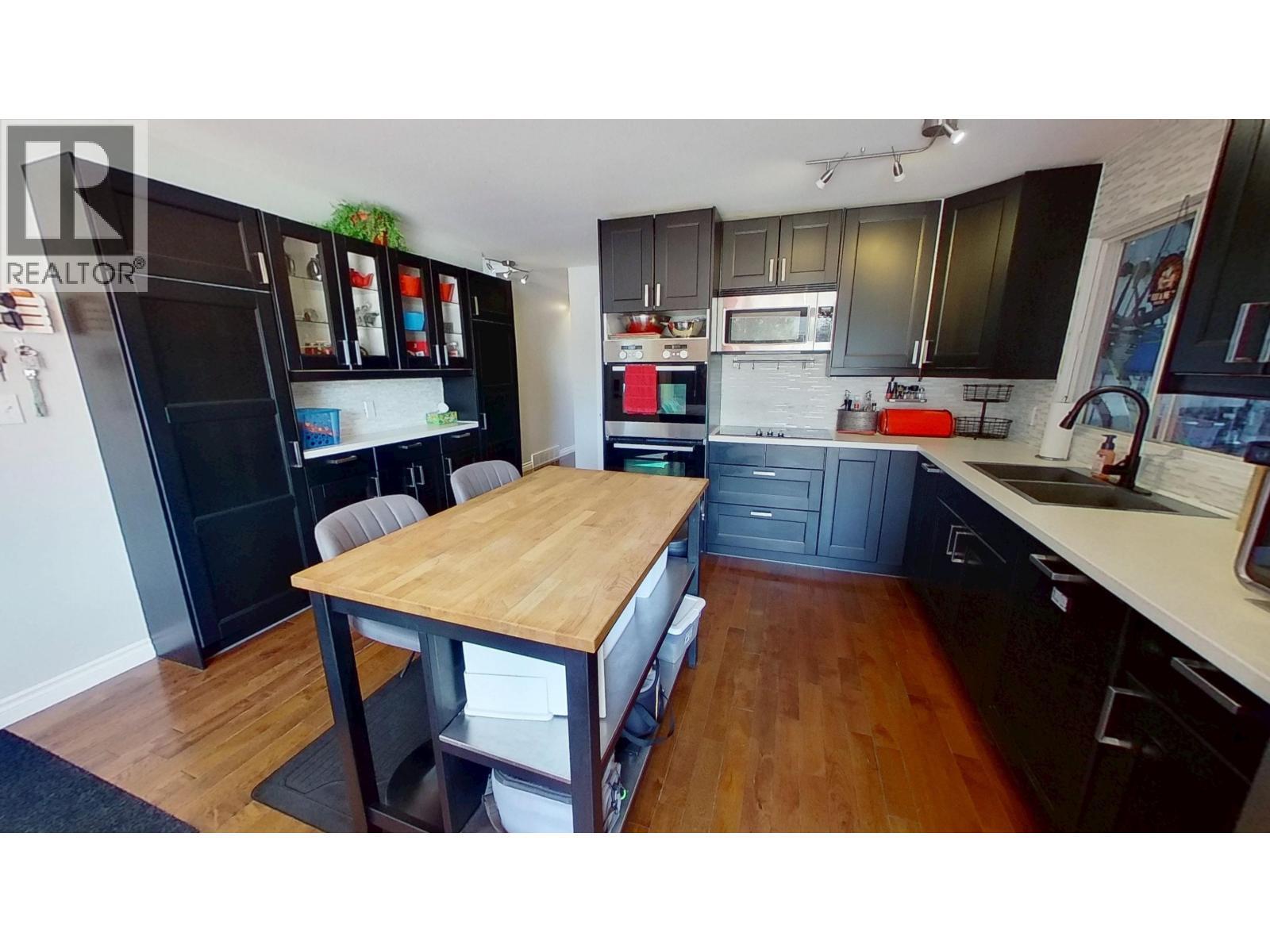 9516 113 Avenue, Fort St. John, BC - Indoor Photo Showing Kitchen