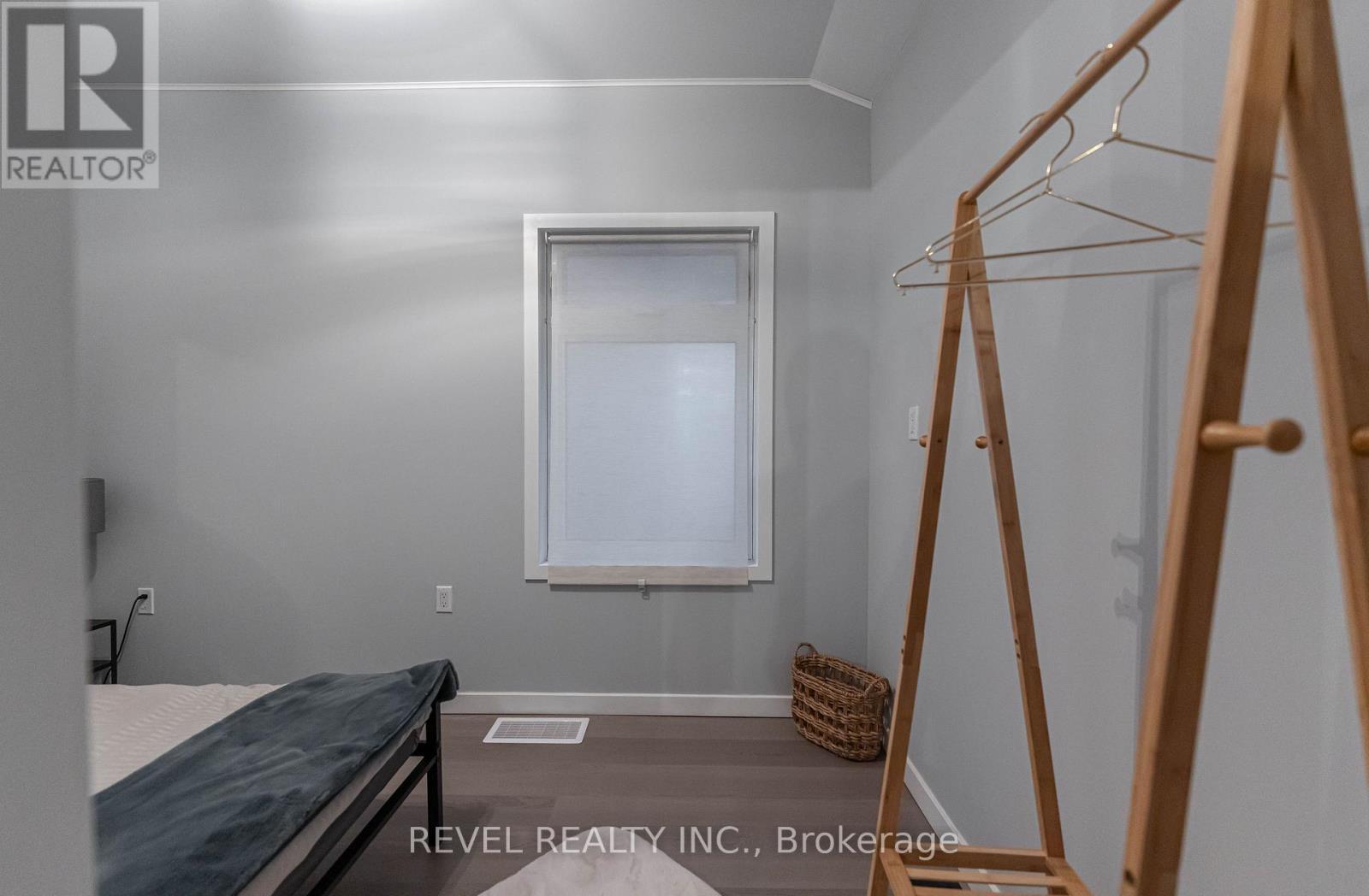 329 Main Street W, Hamilton, ON - Indoor Photo Showing Other Room