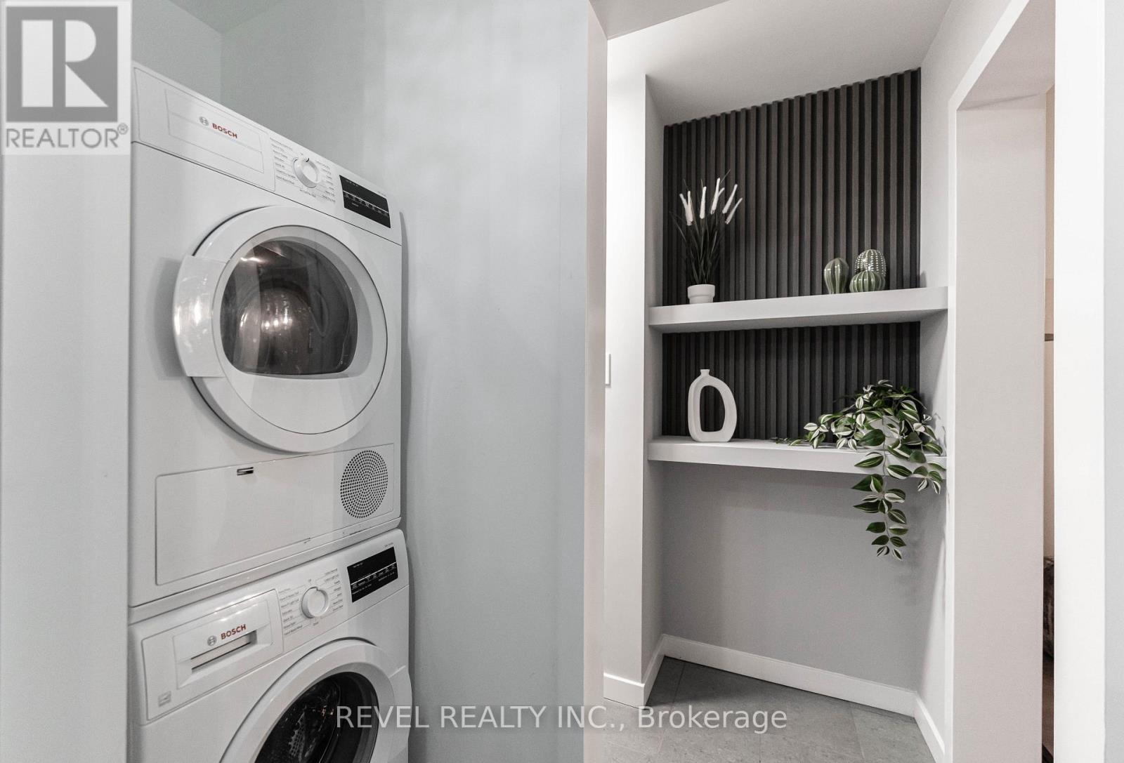 329 Main Street W, Hamilton, ON - Indoor Photo Showing Laundry Room