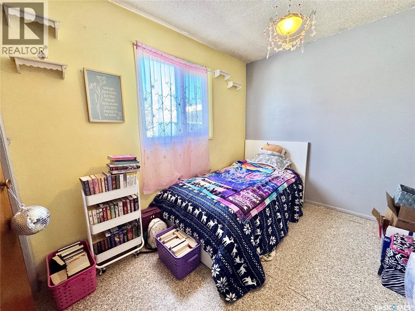 586 Laurier Drive, Prince Albert, SK - Indoor Photo Showing Bedroom