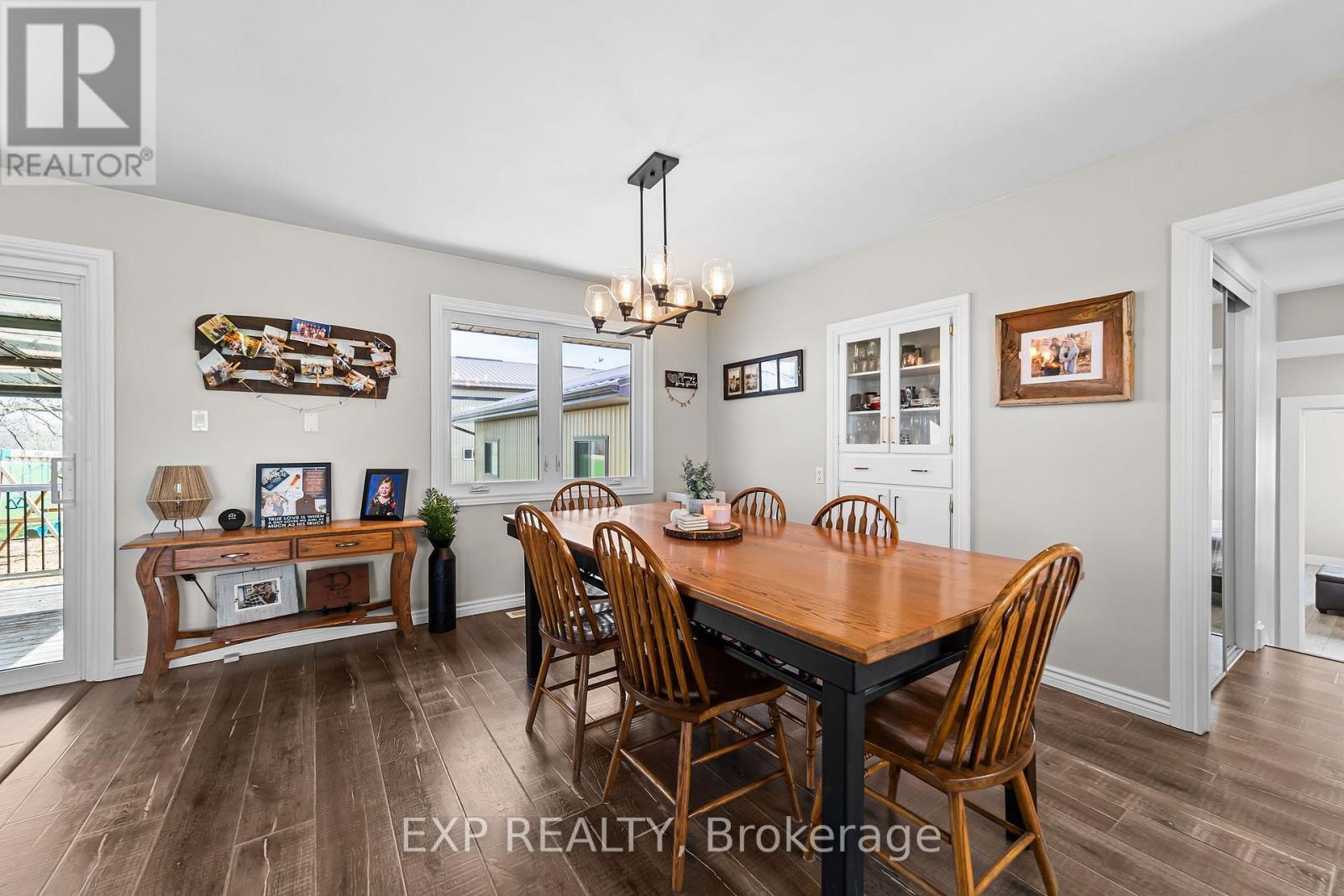 9221 Hickory Drive, Strathroy-Caradoc, ON - Indoor Photo Showing Dining Room