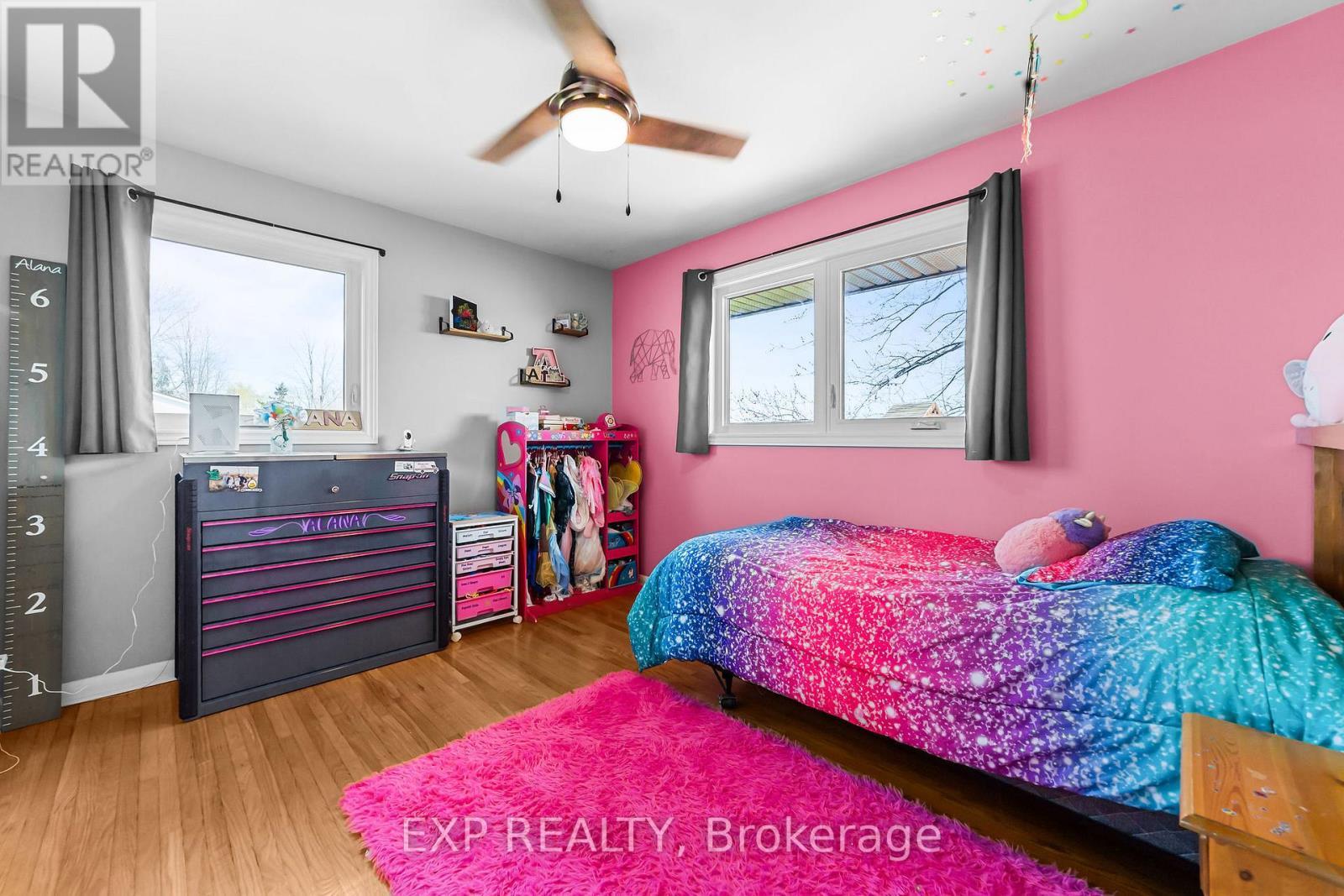 9221 Hickory Drive, Strathroy-Caradoc, ON - Indoor Photo Showing Bedroom