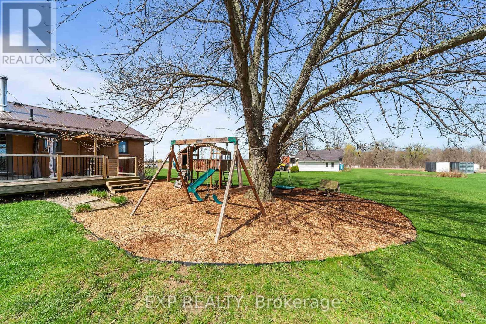 9221 Hickory Drive, Strathroy-Caradoc, ON - Outdoor With Deck Patio Veranda